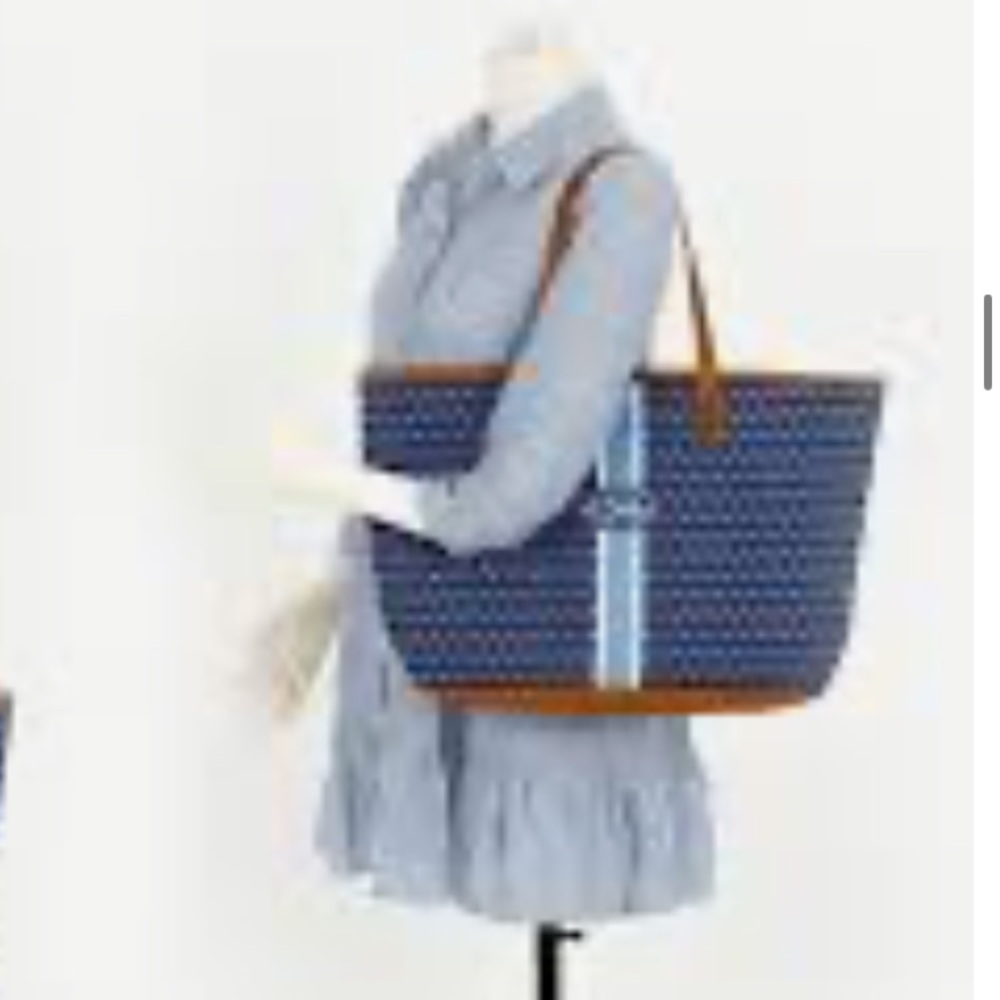 Barrington St. Anne Large Tote - Picture 2 of 16